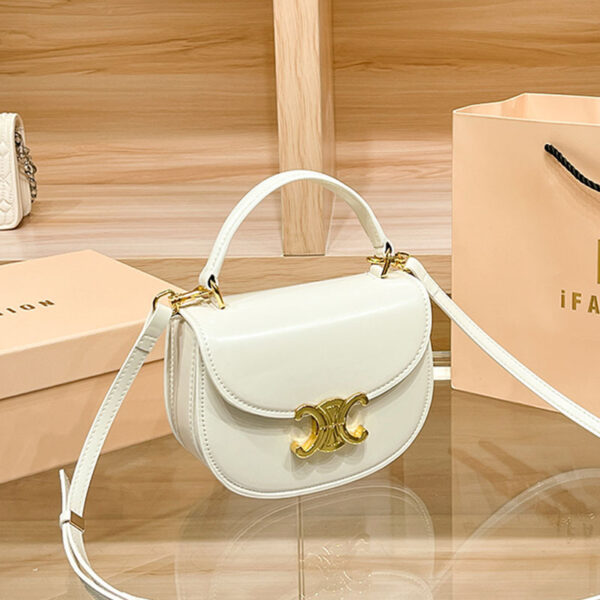Vintage-Inspired Saddle HandBag - Image 3
