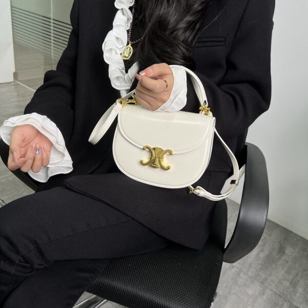 Vintage-Inspired Saddle HandBag - Image 2